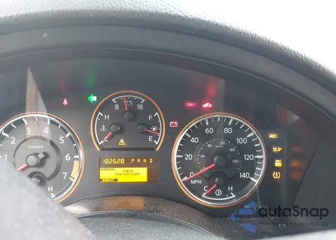 2011 Nissan Armada Platinum z USA, uszkodzony, nr VIN 5N1AA0NE1BN620637